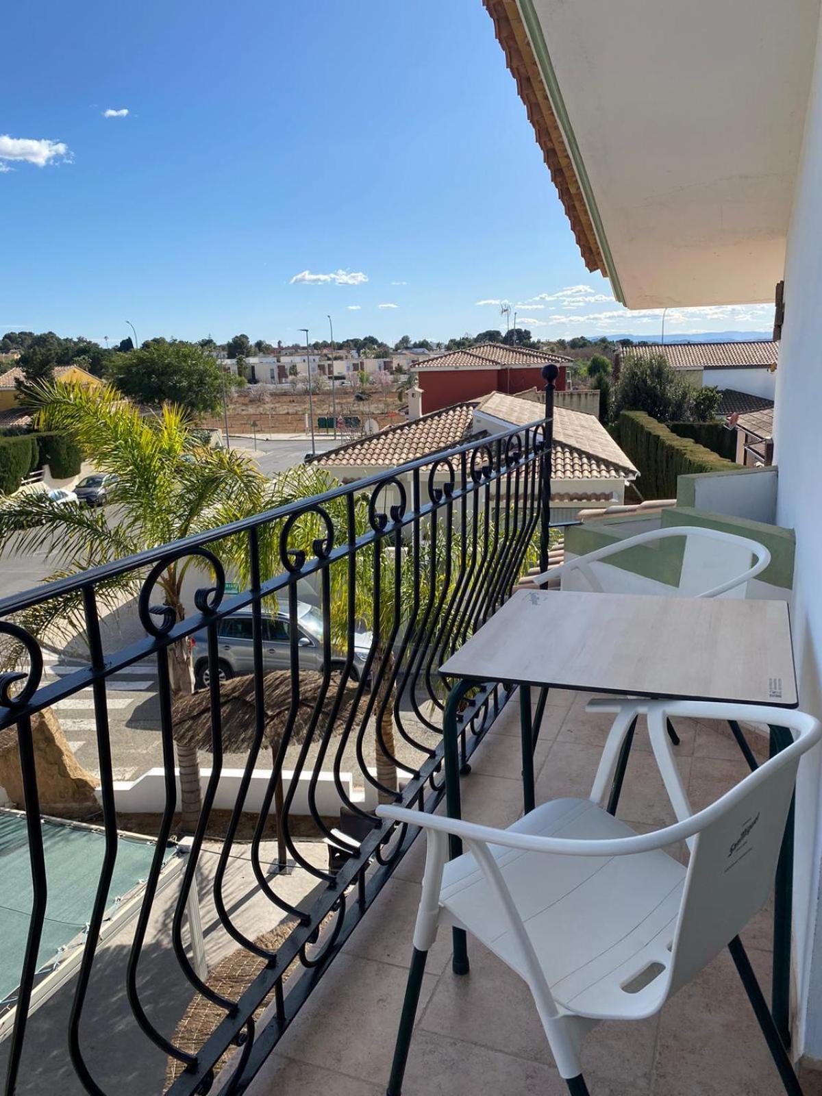 Hostal Espai Mediterrani La Pobla de Vallbona Bagian luar foto