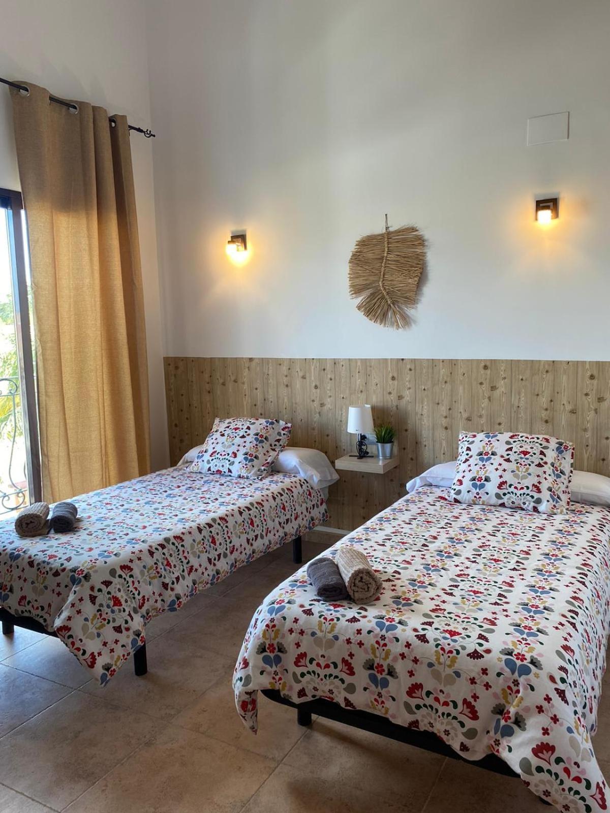 Hostal Espai Mediterrani La Pobla de Vallbona Bagian luar foto