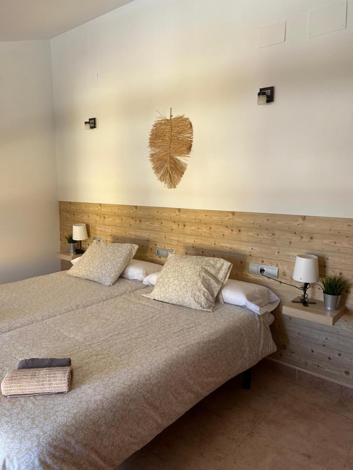 Hostal Espai Mediterrani La Pobla de Vallbona Bagian luar foto