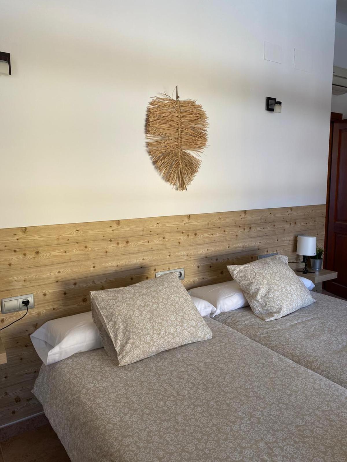 Hostal Espai Mediterrani La Pobla de Vallbona Bagian luar foto
